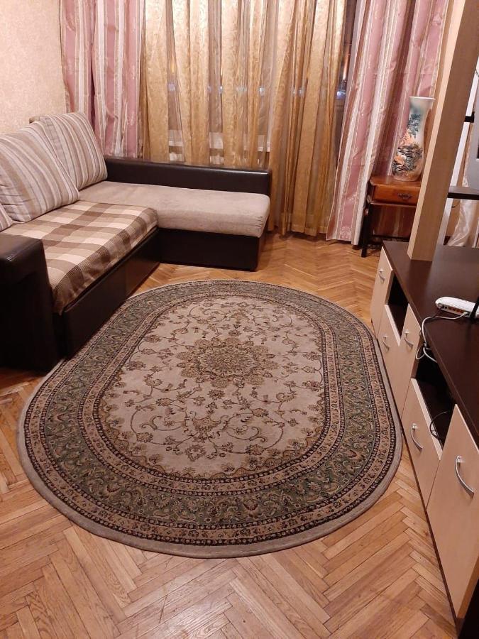 Двухкомнатная Вид На Дворец Украина Киев Екстериор снимка